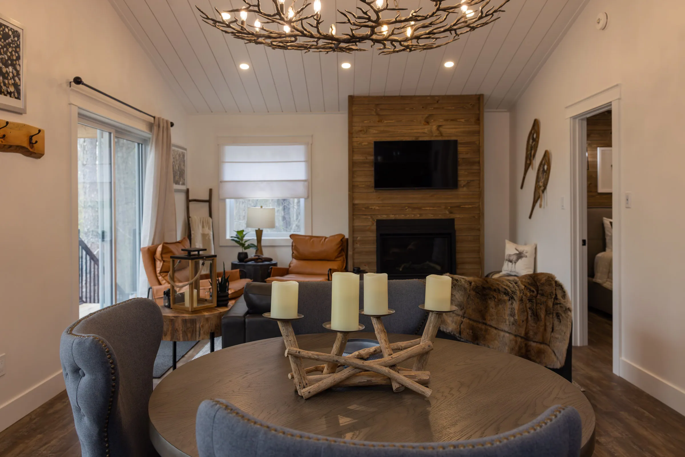 The Rustic Lodge open-plan dining and living room.